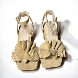 🌻NEW w/tags Cecelia New York Heather Suede Sandals Size 6.5